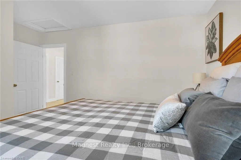 Photo 17 of Unit Upper, 18 New Mountain Road, Hamilton, Stoney Creek — HOMEH
