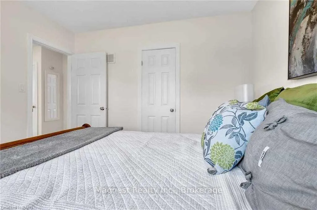 Photo 19 of Unit Upper, 18 New Mountain Road, Hamilton, Stoney Creek — HOMEH