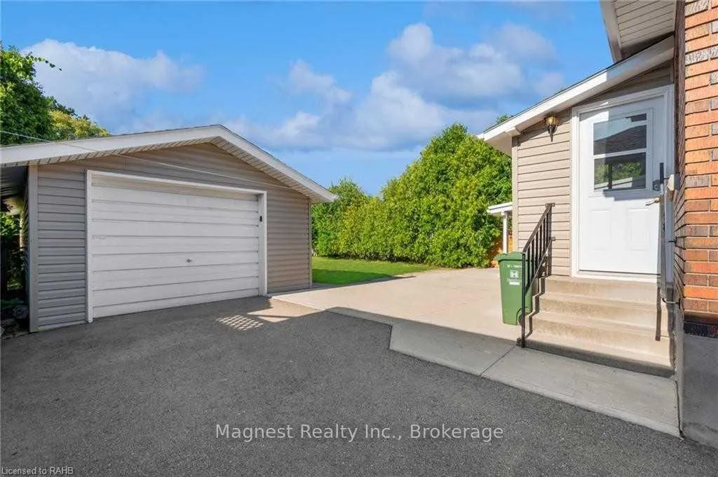 Photo 22 of Unit Upper, 18 New Mountain Road, Hamilton, Stoney Creek — HOMEH