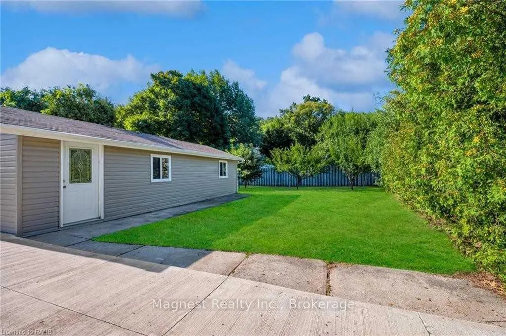 Photo 23 of Unit Upper, 18 New Mountain Road, Hamilton, Stoney Creek — HOMEH
