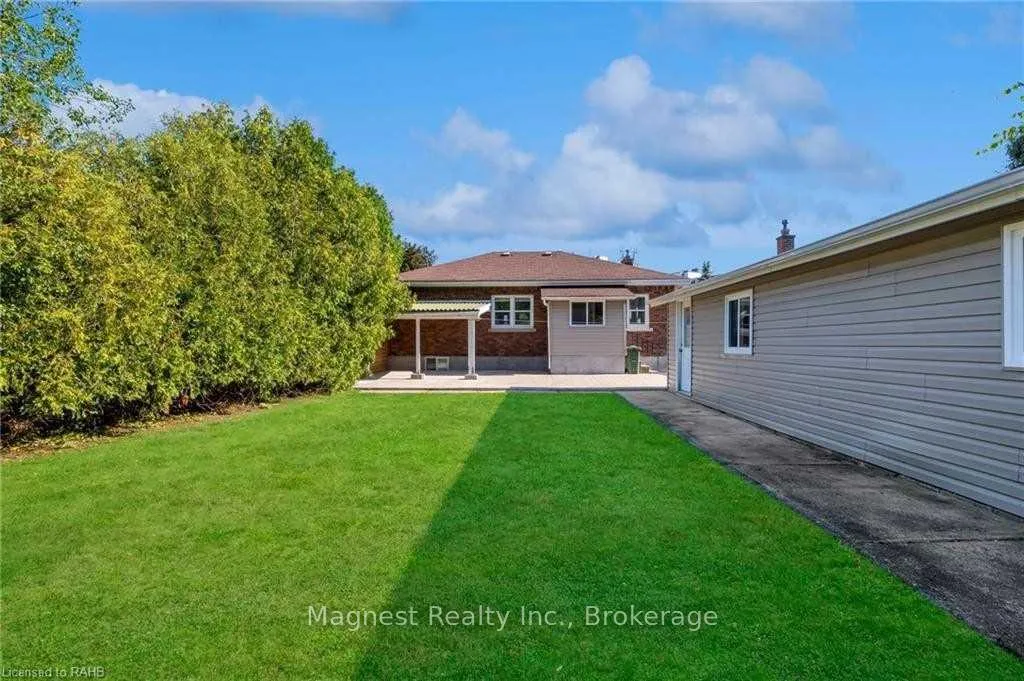 Photo 25 of Unit Upper, 18 New Mountain Road, Hamilton, Stoney Creek — HOMEH