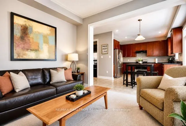 Photo 4 of 100 Sun King Crescent, Barrie, Innis-Shore — HOMEH