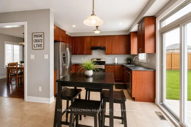 Photo 5 of 100 Sun King Crescent, Barrie, Innis-Shore — HOMEH