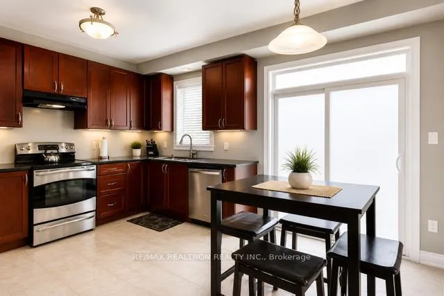 Photo 6 of 100 Sun King Crescent, Barrie, Innis-Shore — HOMEH