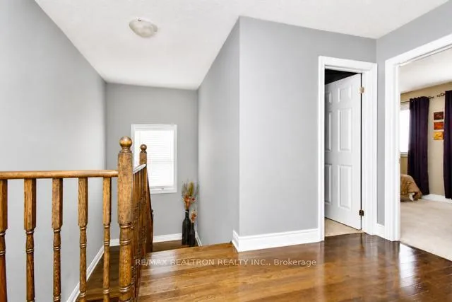 Photo 7 of 100 Sun King Crescent, Barrie, Innis-Shore — HOMEH