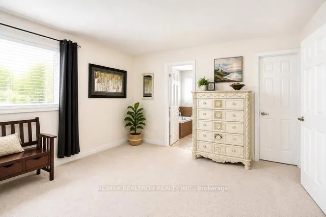 Photo 9 of 100 Sun King Crescent, Barrie, Innis-Shore — HOMEH