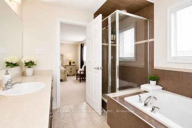 Photo 11 of 100 Sun King Crescent, Barrie, Innis-Shore — HOMEH