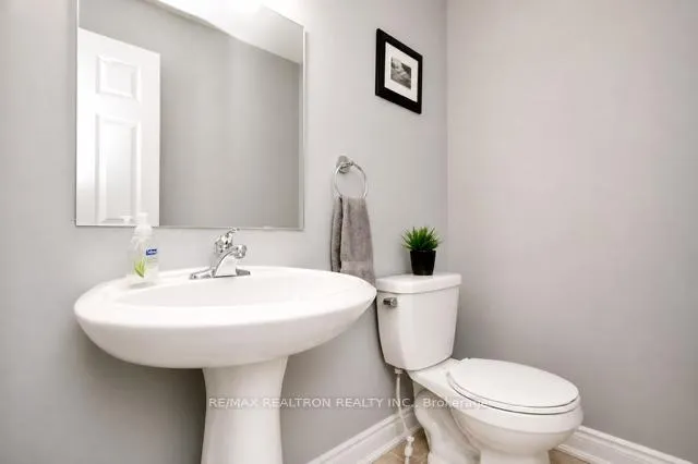 Photo 16 of 100 Sun King Crescent, Barrie, Innis-Shore — HOMEH