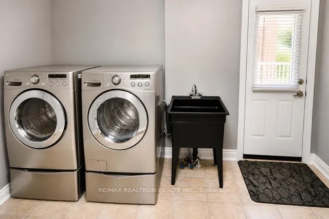 Photo 17 of 100 Sun King Crescent, Barrie, Innis-Shore — HOMEH