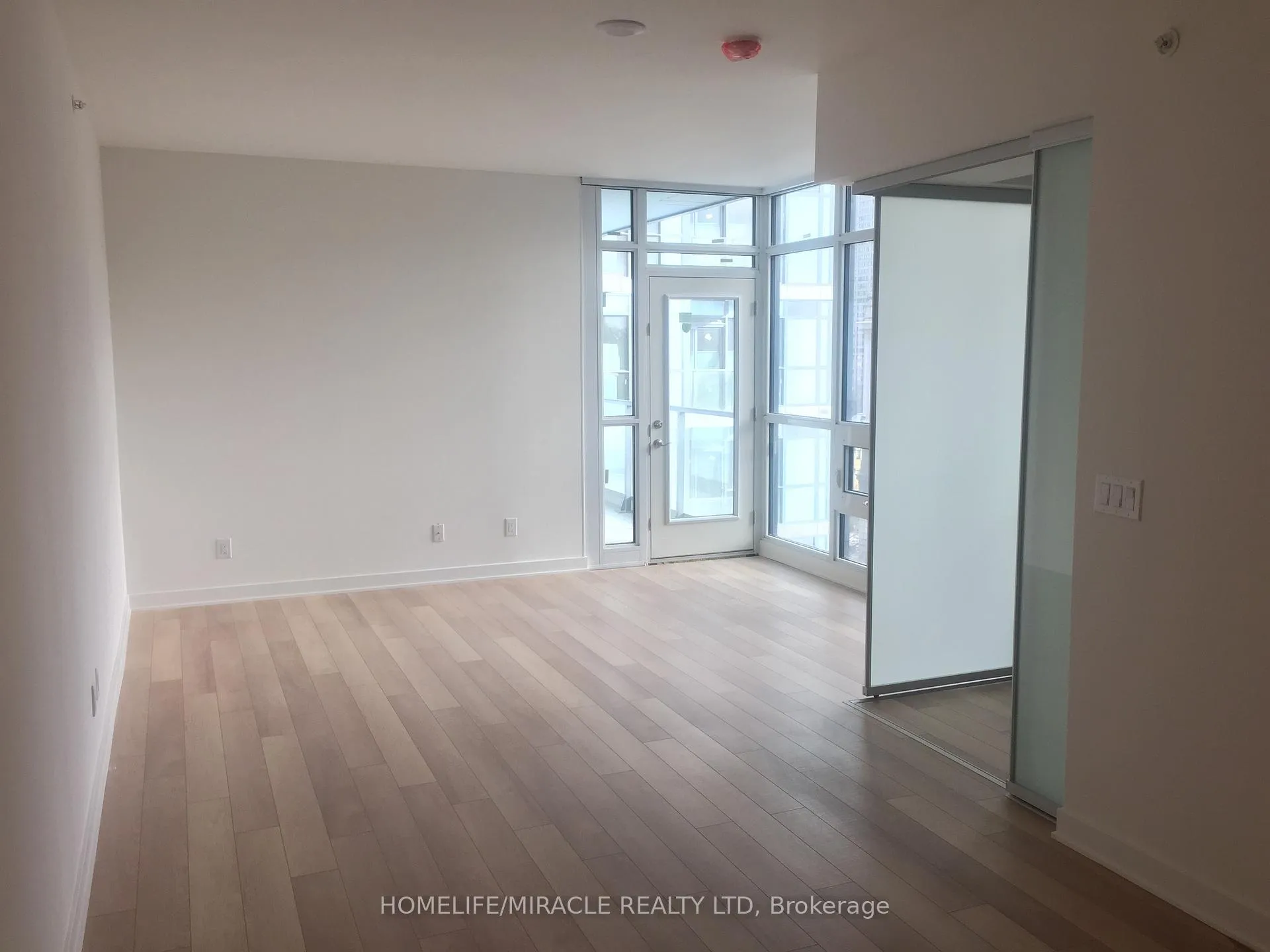 Photo 2 of Unit 1101, 210 Simcoe Street, Toronto, Kensington-Chinatown — HOMEH
