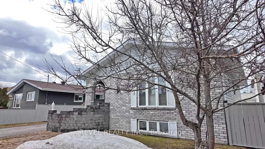 Photo 3 of 101 Bloor Avenue, Timmins, SP - Main Area — HOMEH