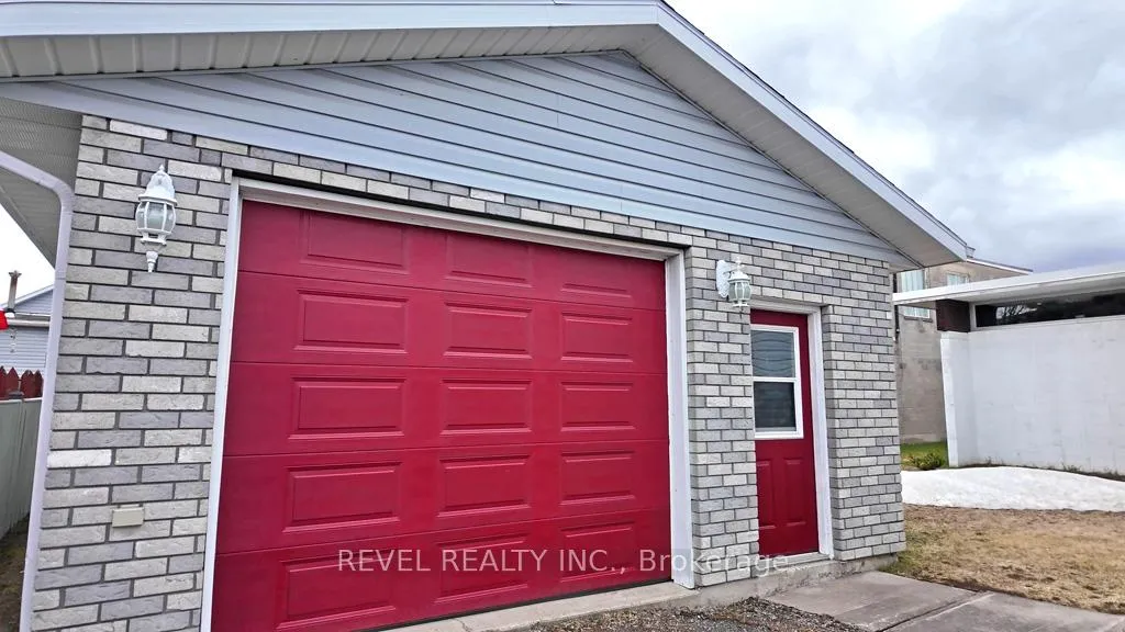 Photo 5 of 101 Bloor Avenue, Timmins, SP - Main Area — HOMEH