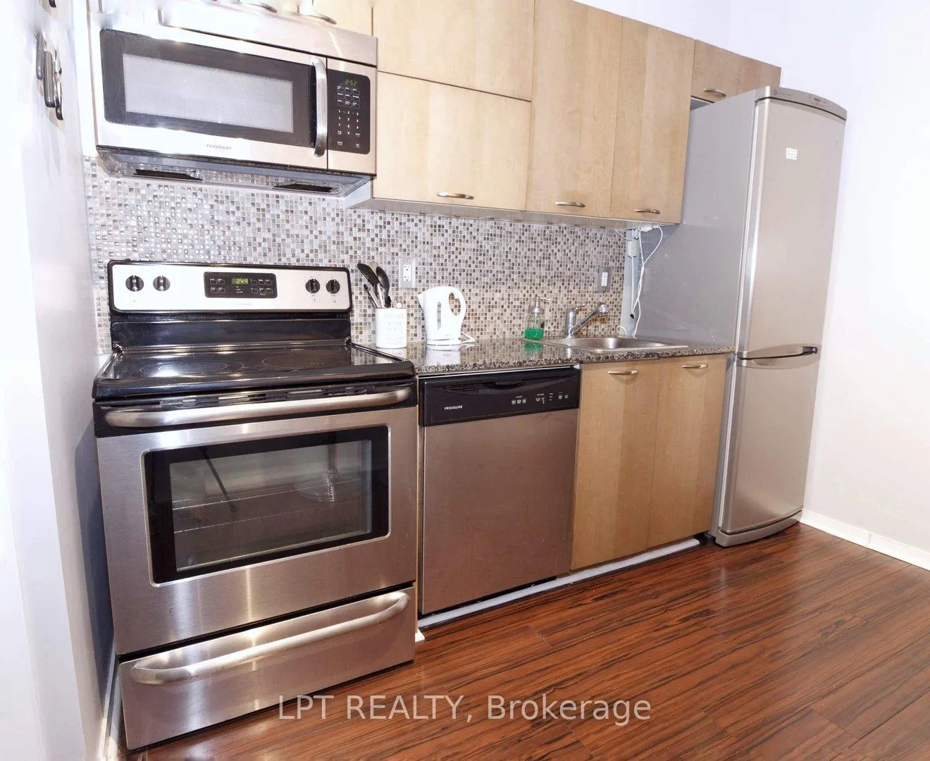 Photo 3 of Unit 618, 150 Sudbury Street, Toronto, Little Portugal — HOMEH