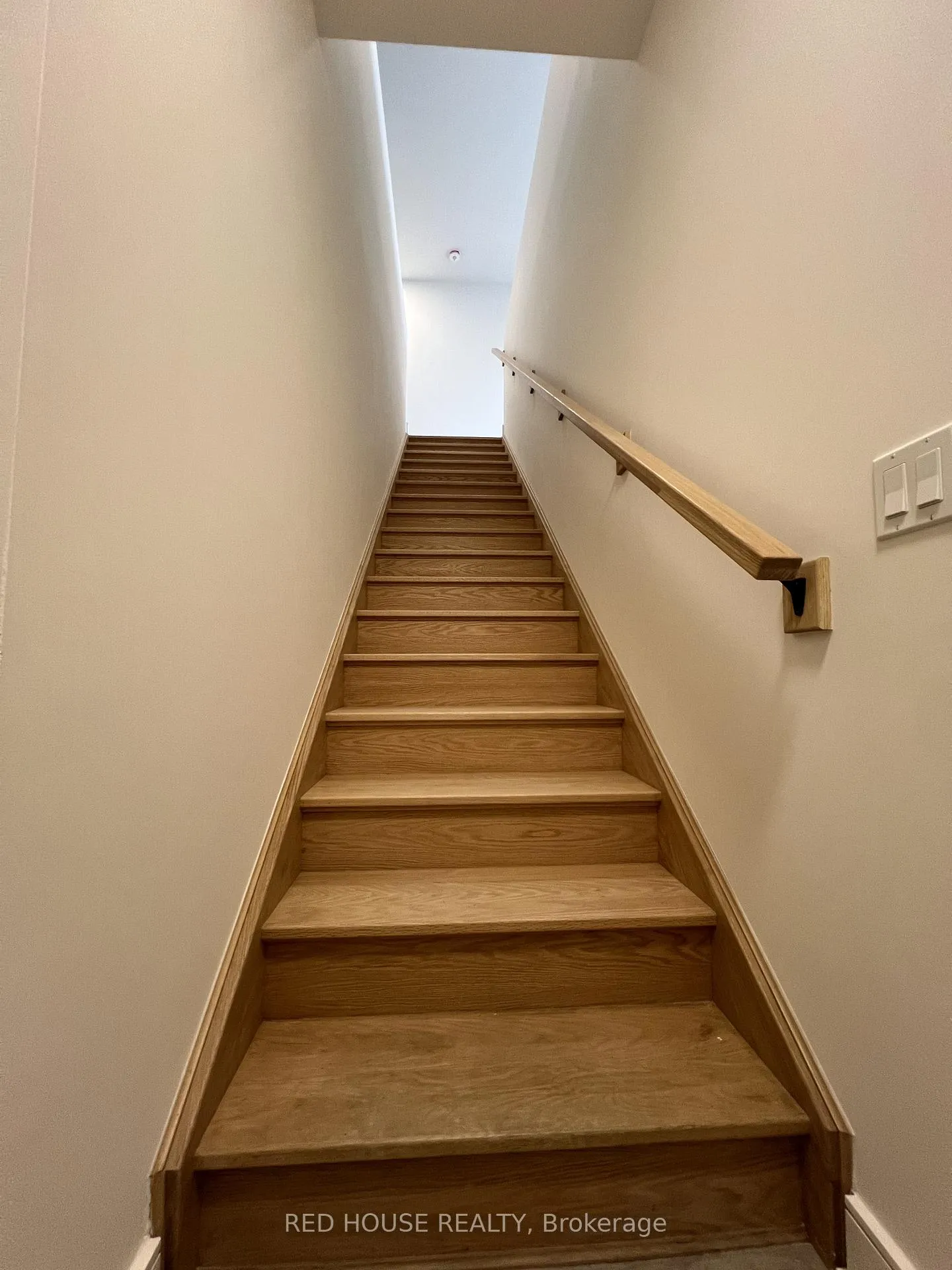 Photo 3 of 158 Everett Common, St. Catharines, Oakdale — HOMEH