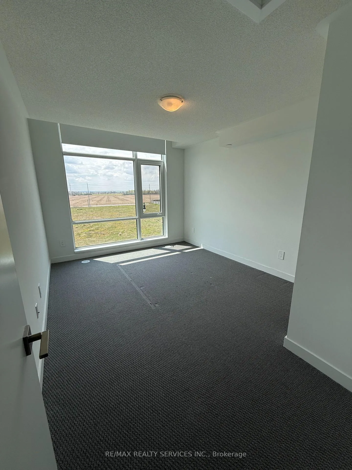 Photo 4 of 5 Romilly Avenue, Brampton, Northwest Brampton — HOMEH