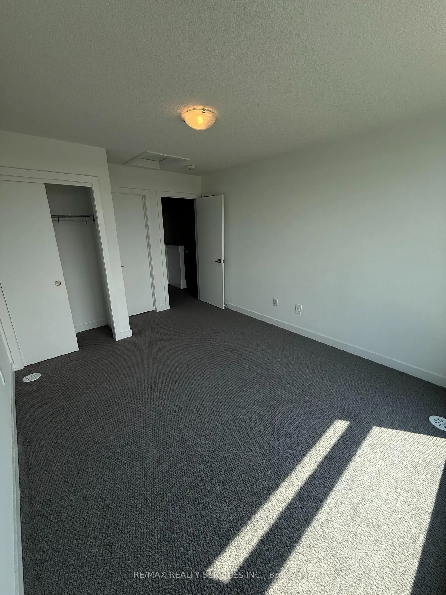 Photo 6 of 5 Romilly Avenue, Brampton, Northwest Brampton — HOMEH