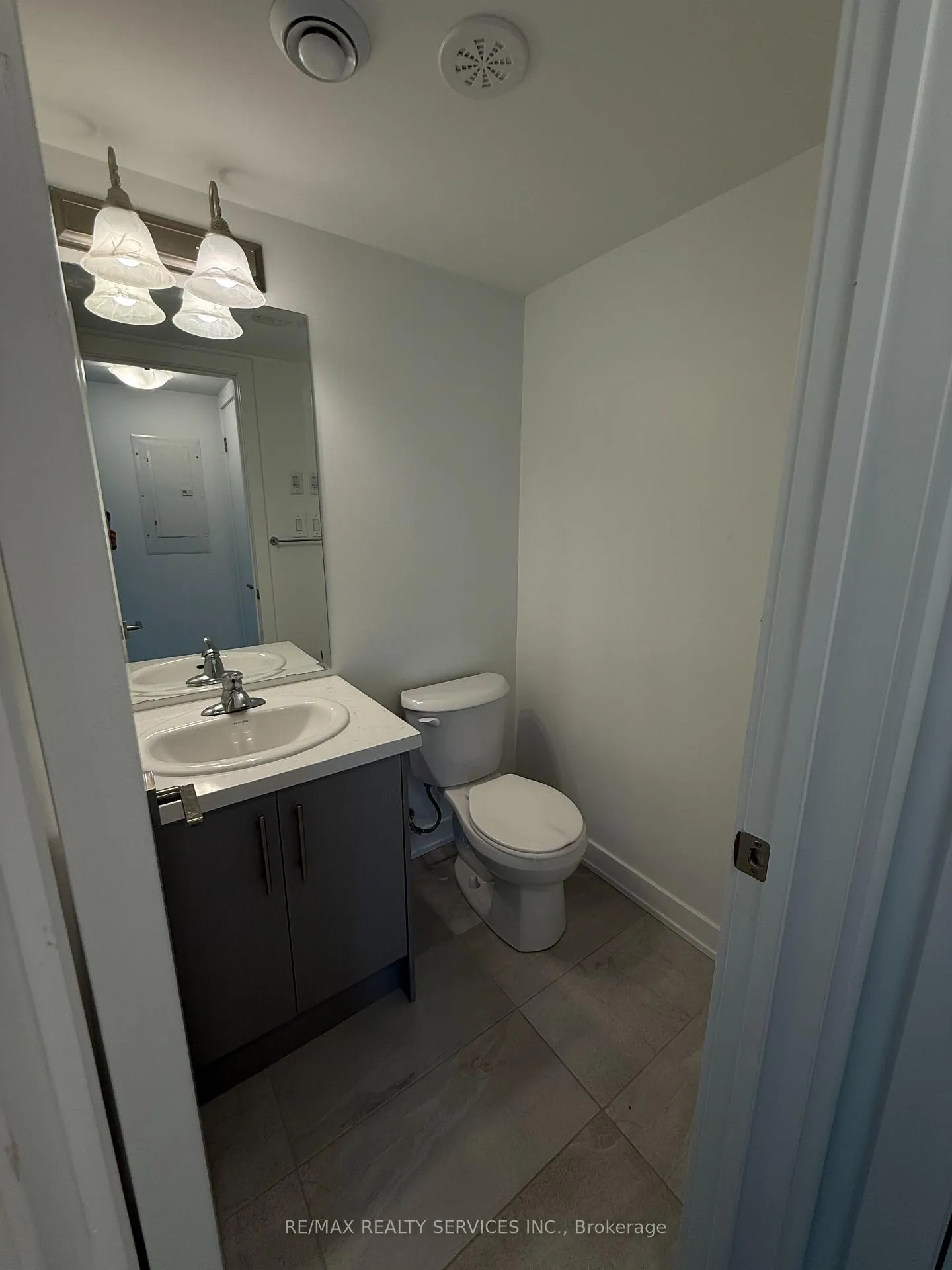 Photo 9 of 5 Romilly Avenue, Brampton, Northwest Brampton — HOMEH