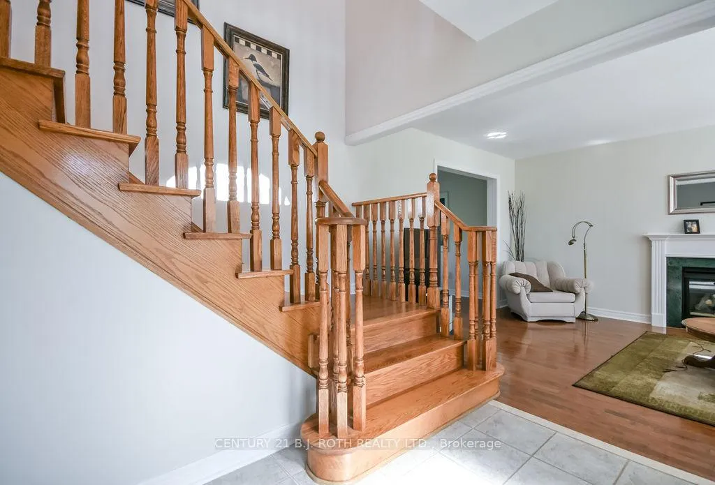 Photo 6 of 112 Crimson Ridge Road, Barrie, Bayshore — HOMEH
