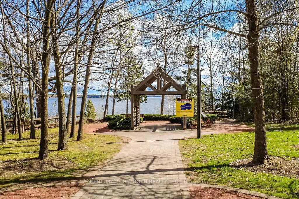Photo 32 of 112 Crimson Ridge Road, Barrie, Bayshore — HOMEH