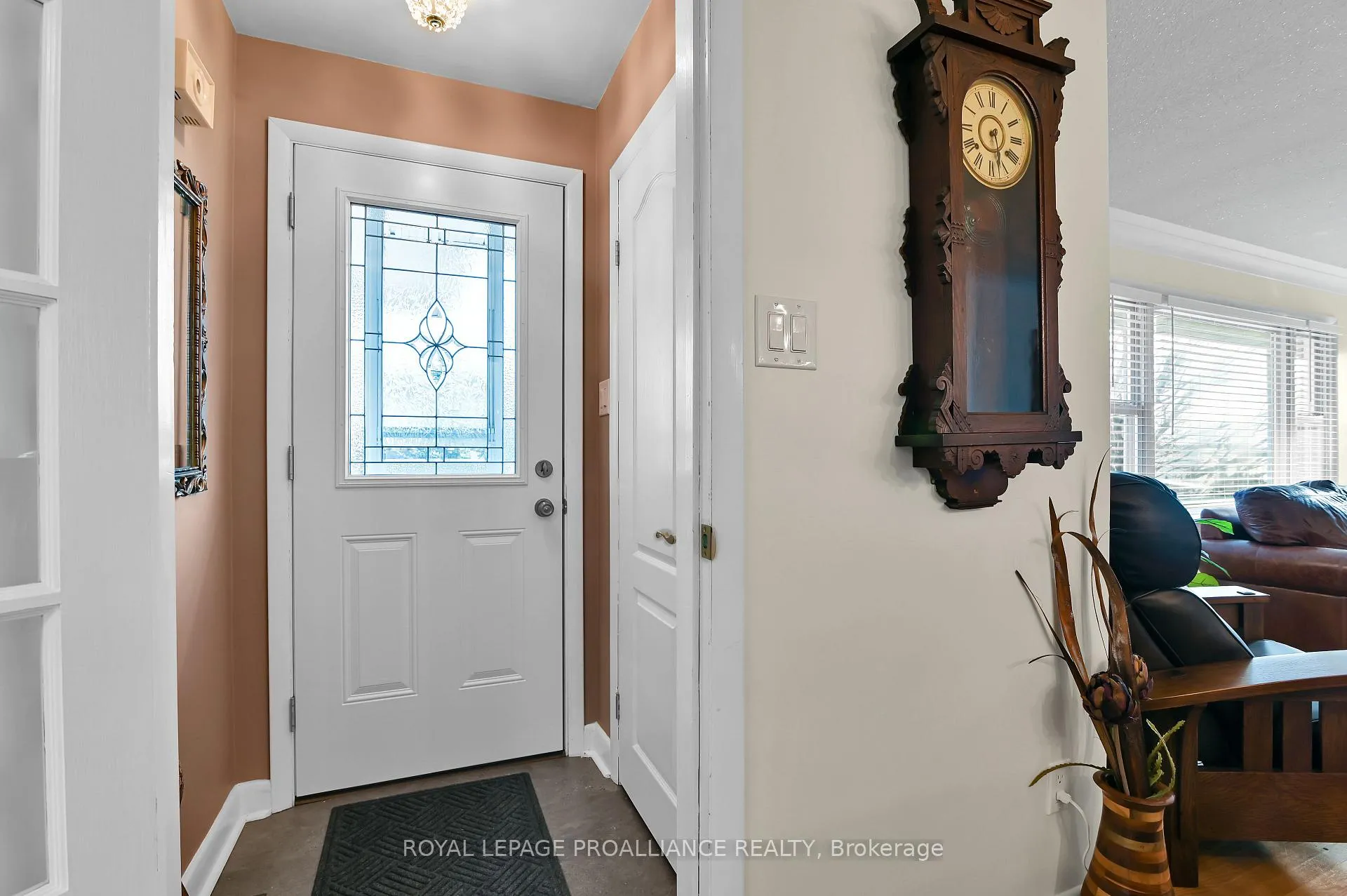 Photo 3 of 419 St Lawrence Street, Prescott — HOMEH