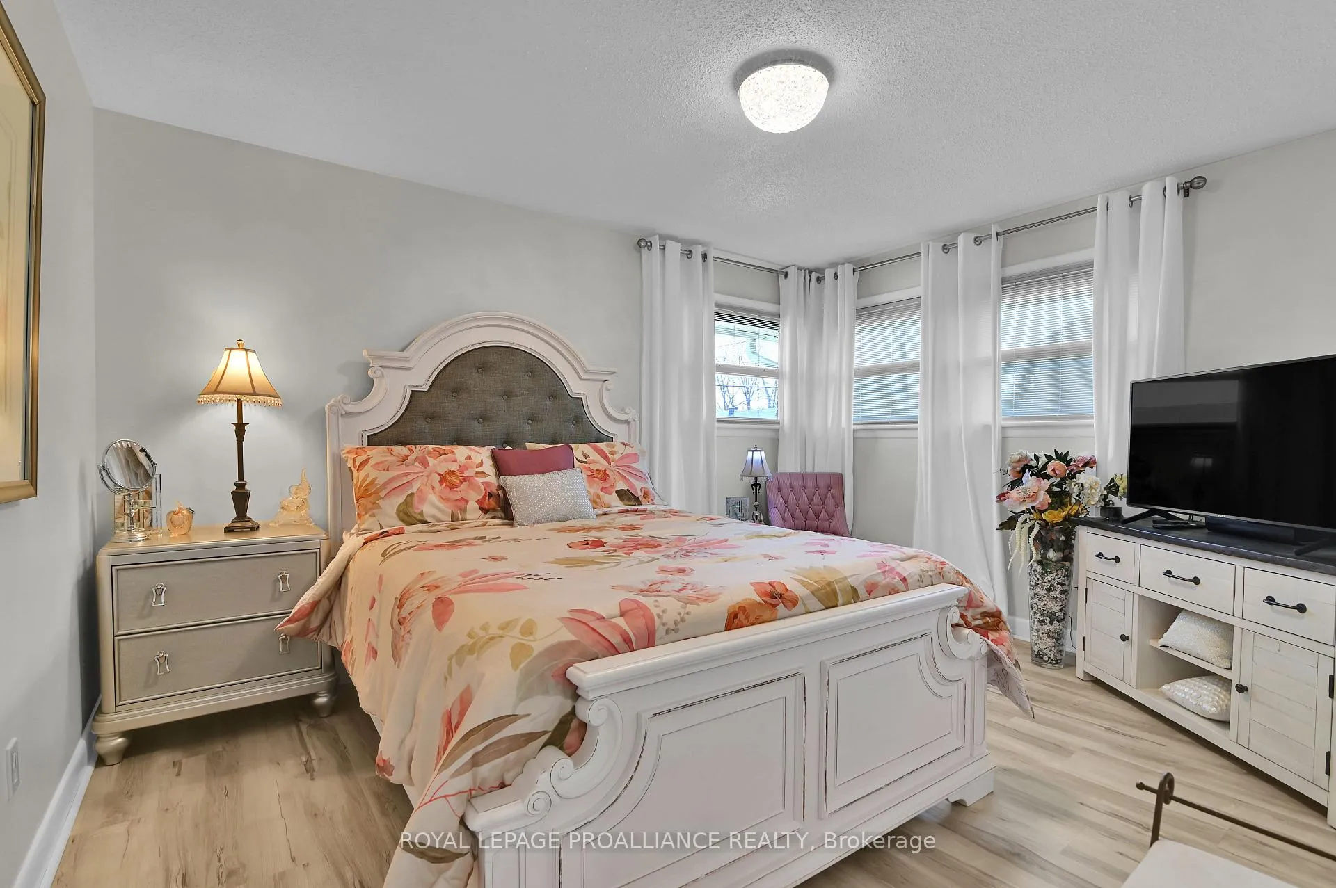 Photo 8 of 419 St Lawrence Street, Prescott — HOMEH
