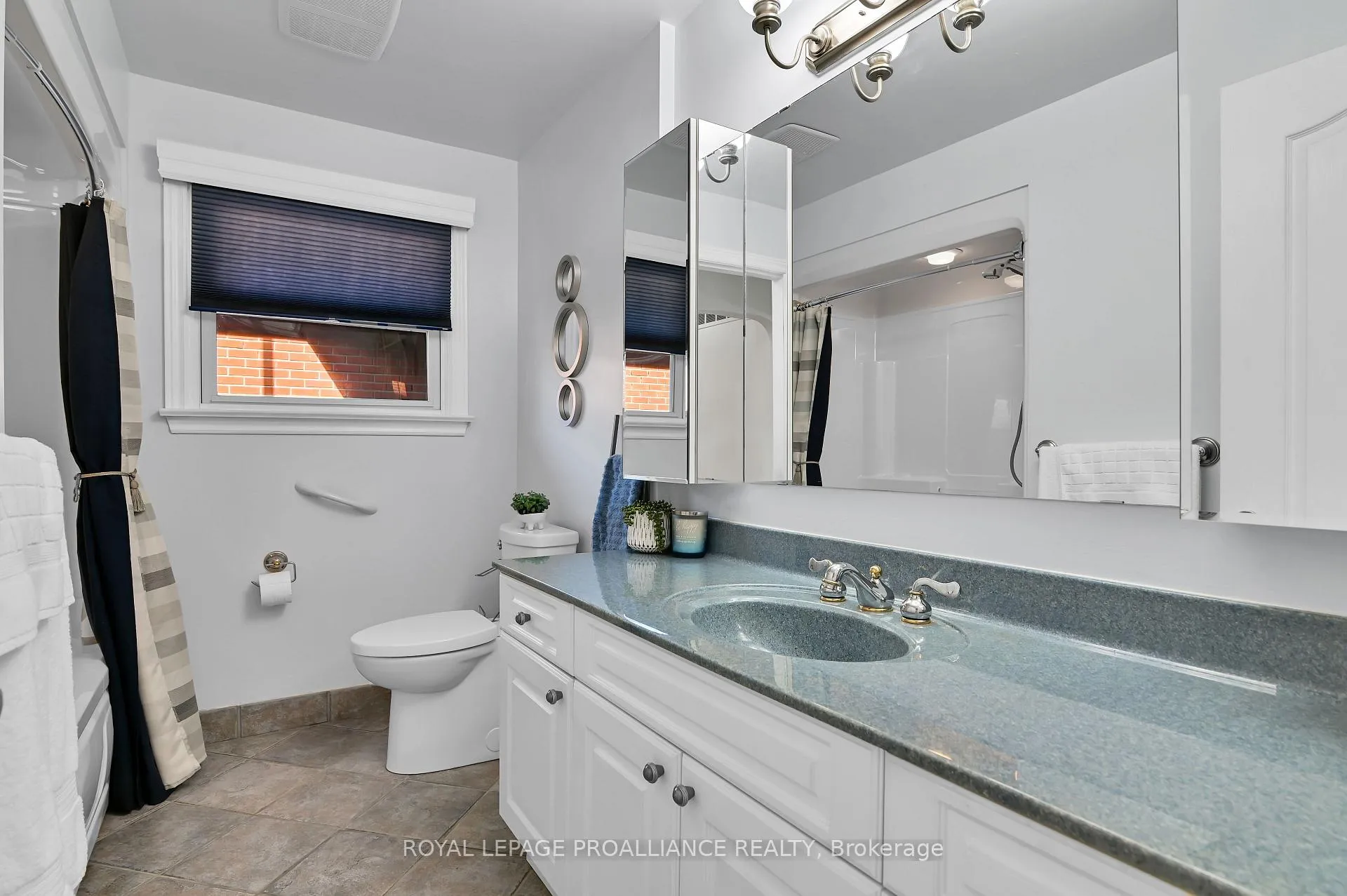 Photo 12 of 419 St Lawrence Street, Prescott — HOMEH