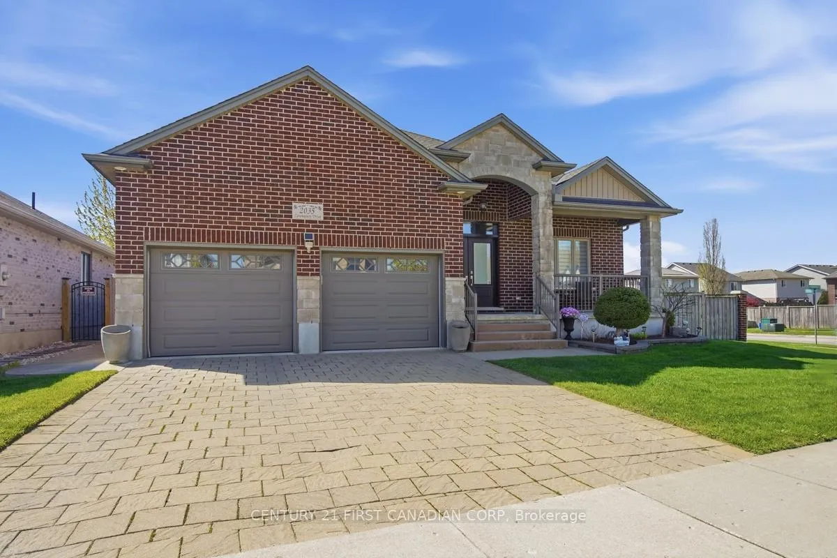 Photo 3 of 2035 Coronation Drive, London, North E — HOMEH