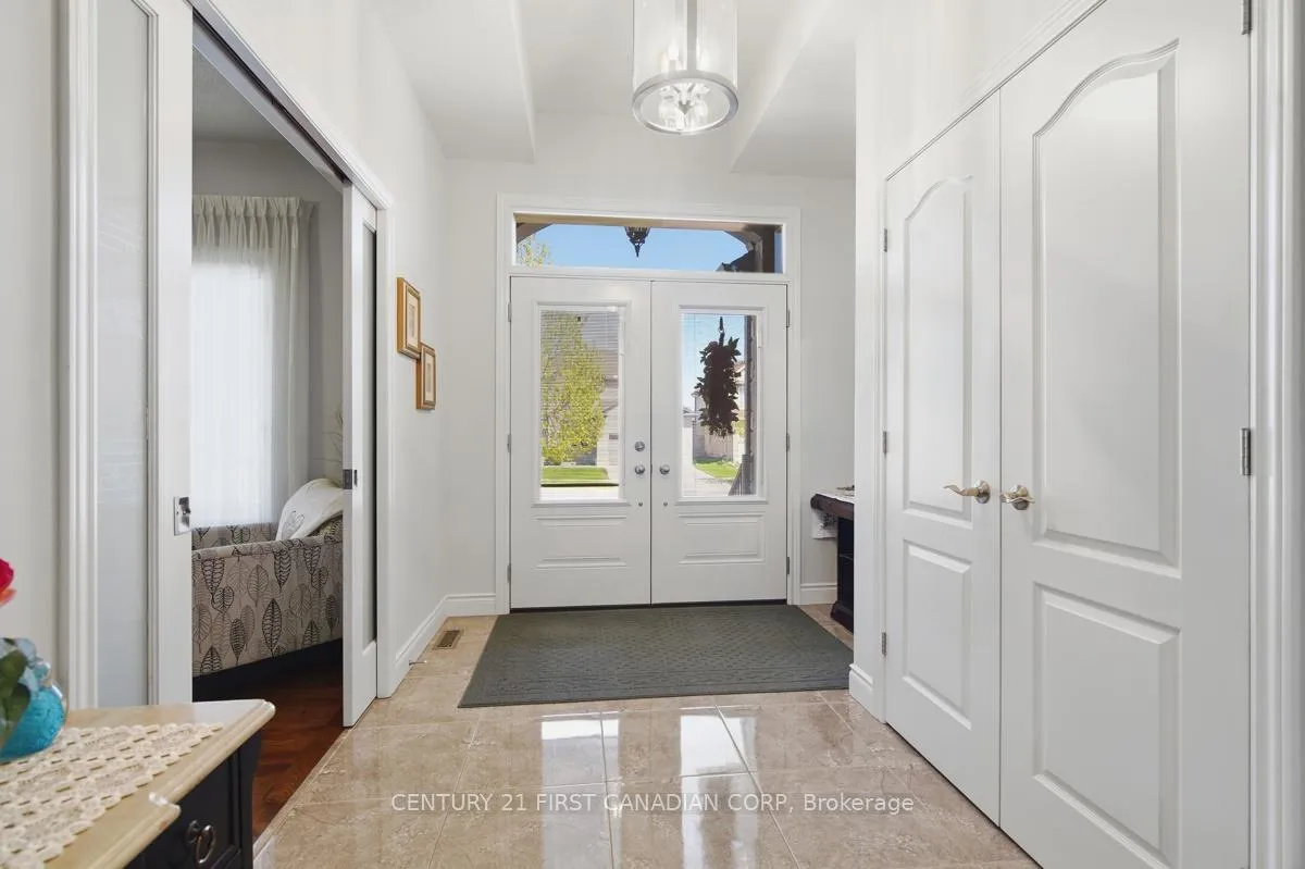 Photo 7 of 2035 Coronation Drive, London, North E — HOMEH