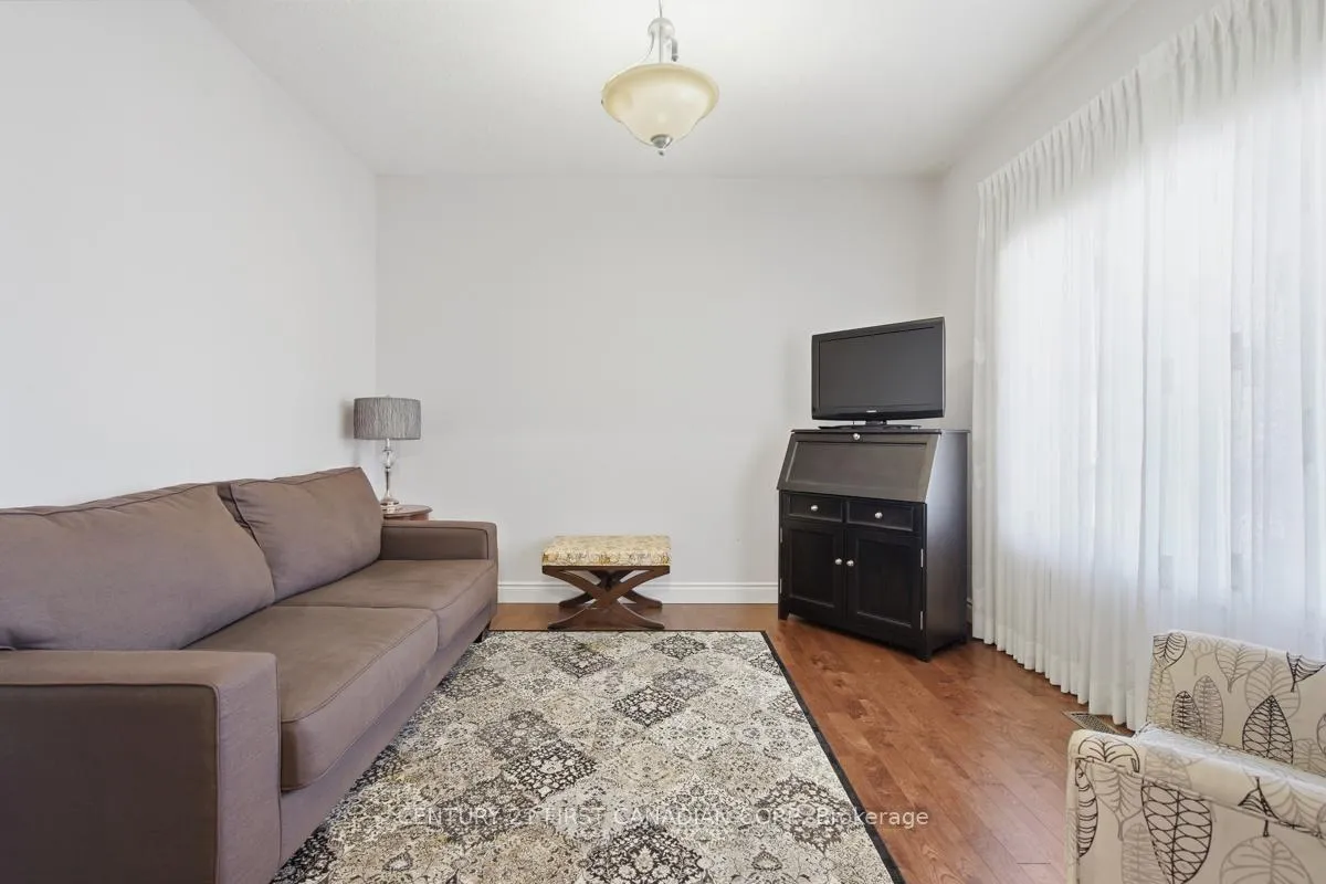 Photo 8 of 2035 Coronation Drive, London, North E — HOMEH