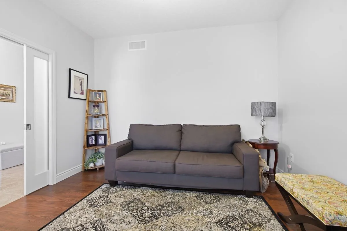 Photo 10 of 2035 Coronation Drive, London, North E — HOMEH
