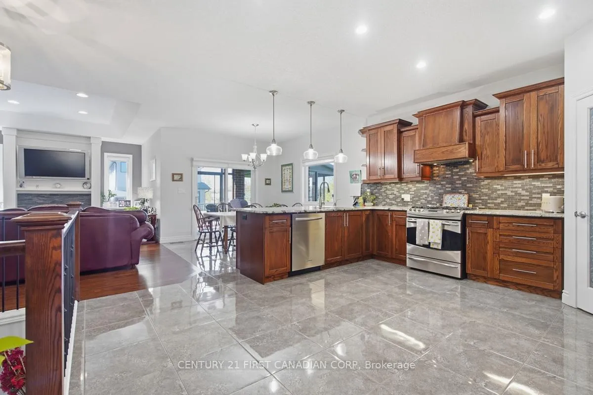 Photo 11 of 2035 Coronation Drive, London, North E — HOMEH
