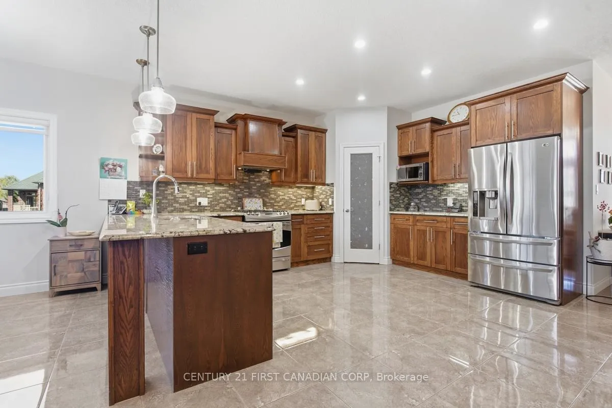 Photo 12 of 2035 Coronation Drive, London, North E — HOMEH
