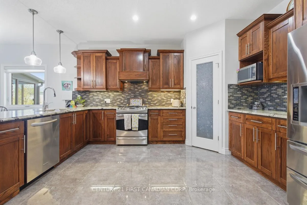 Photo 13 of 2035 Coronation Drive, London, North E — HOMEH