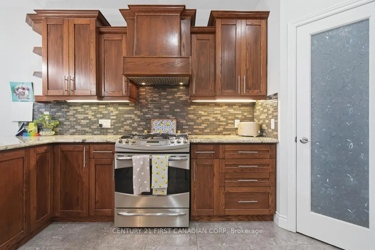 Photo 14 of 2035 Coronation Drive, London, North E — HOMEH