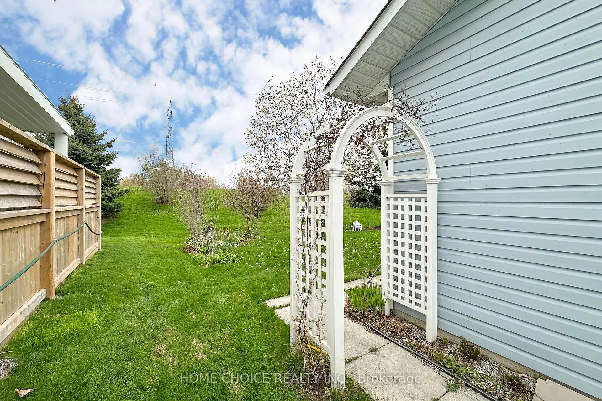 Photo 21 of 27 Niagara Trail, Clarington, Bowmanville — HOMEH
