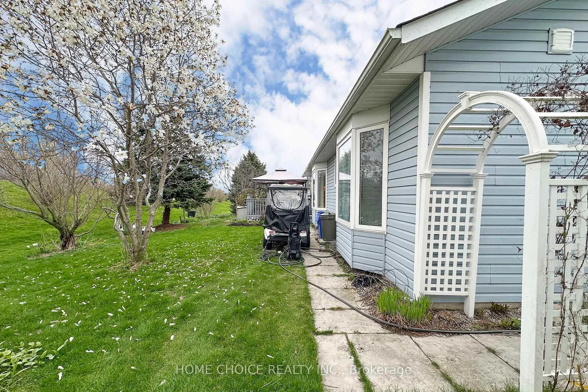 Photo 22 of 27 Niagara Trail, Clarington, Bowmanville — HOMEH