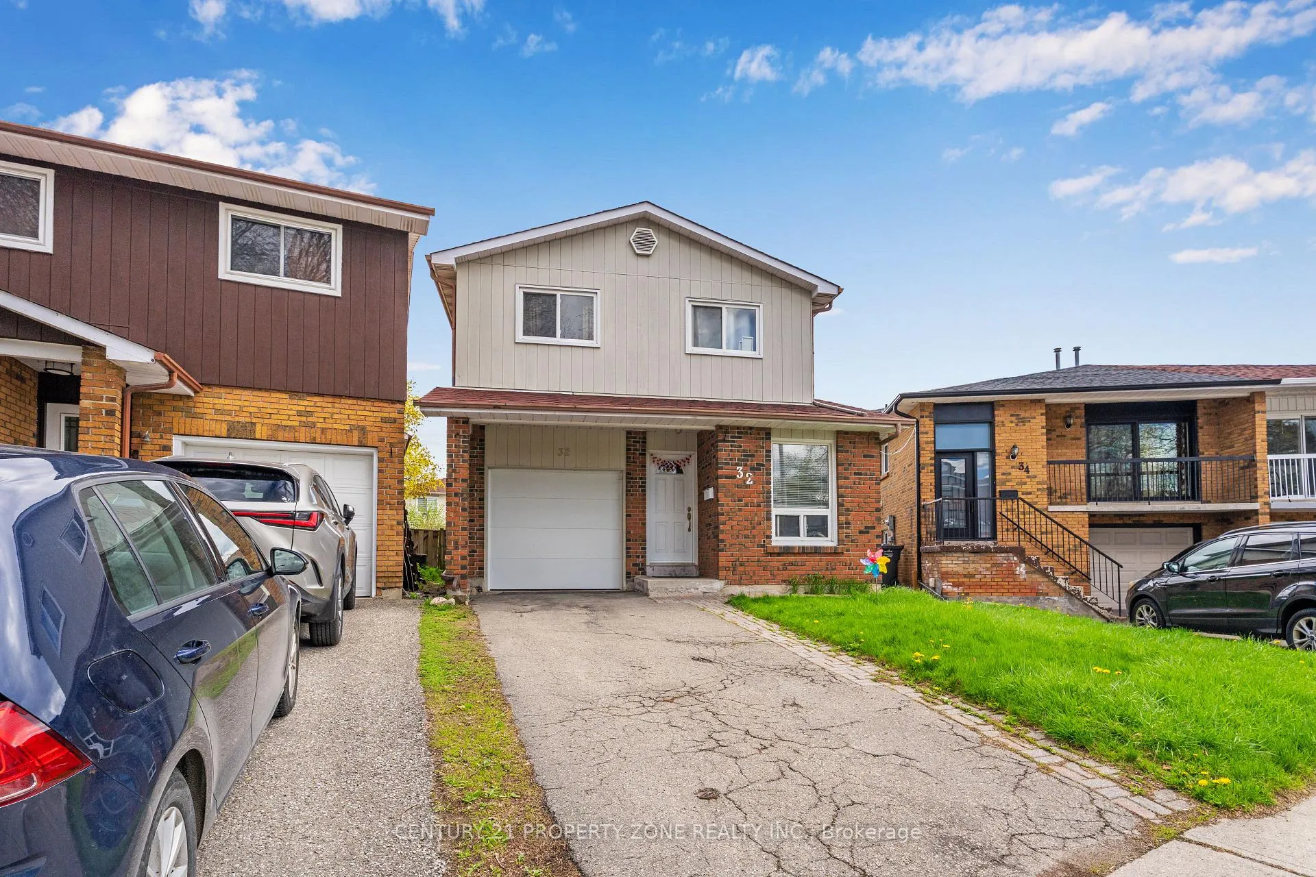Photo 2 of 32 Lady Stewart Boulevard, Brampton, Westgate — HOMEH