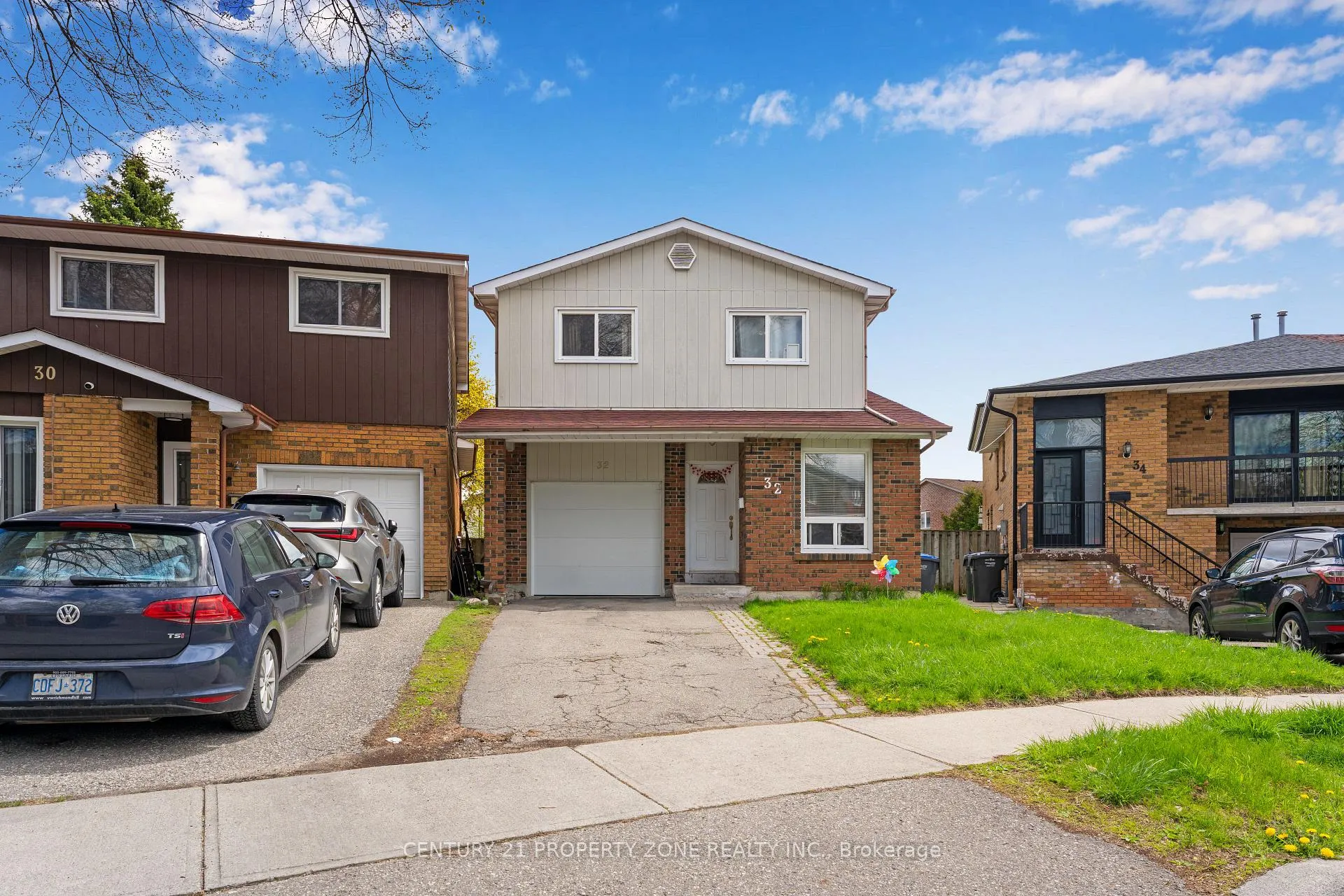 Photo 3 of 32 Lady Stewart Boulevard, Brampton, Westgate — HOMEH