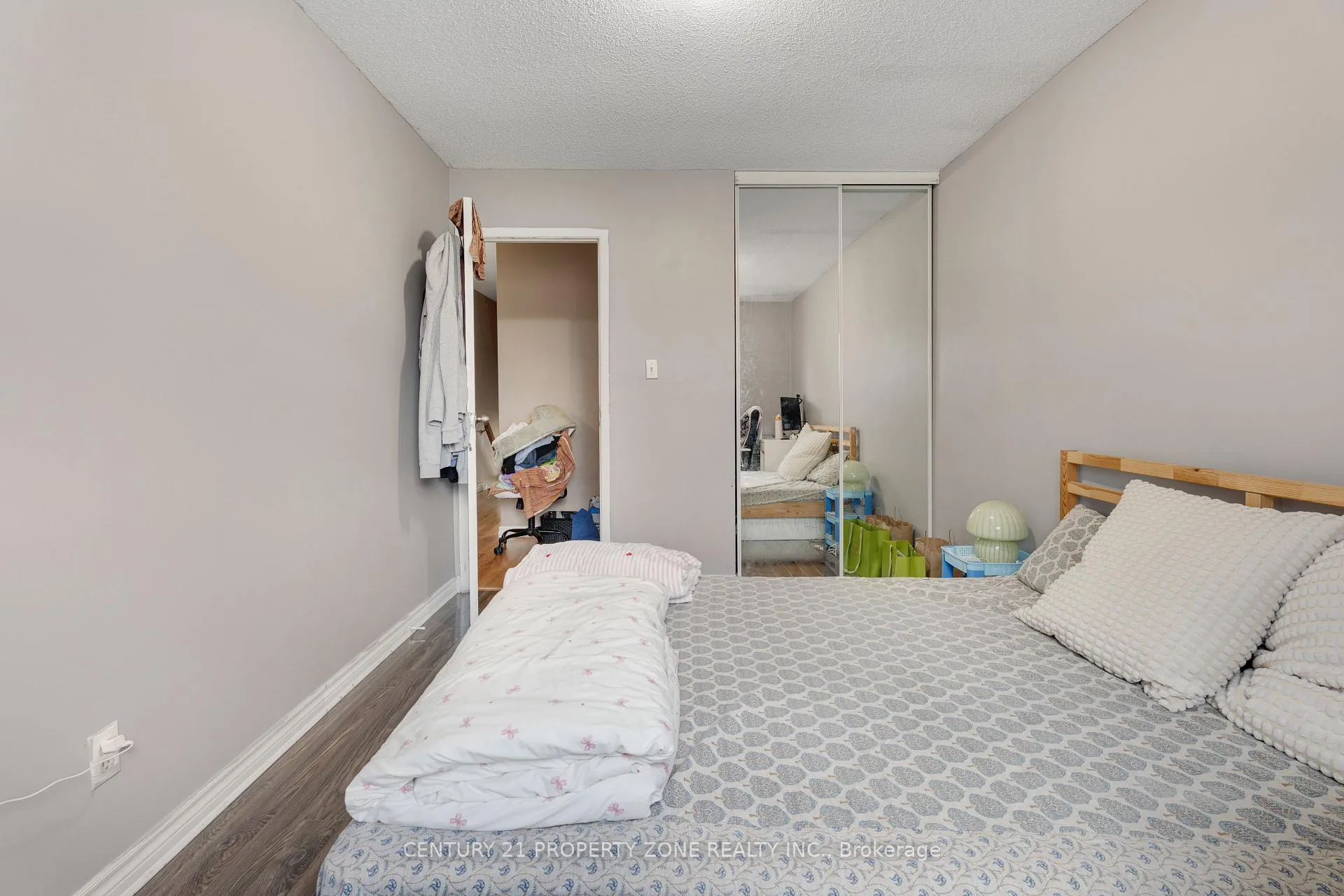 Photo 6 of 32 Lady Stewart Boulevard, Brampton, Westgate — HOMEH