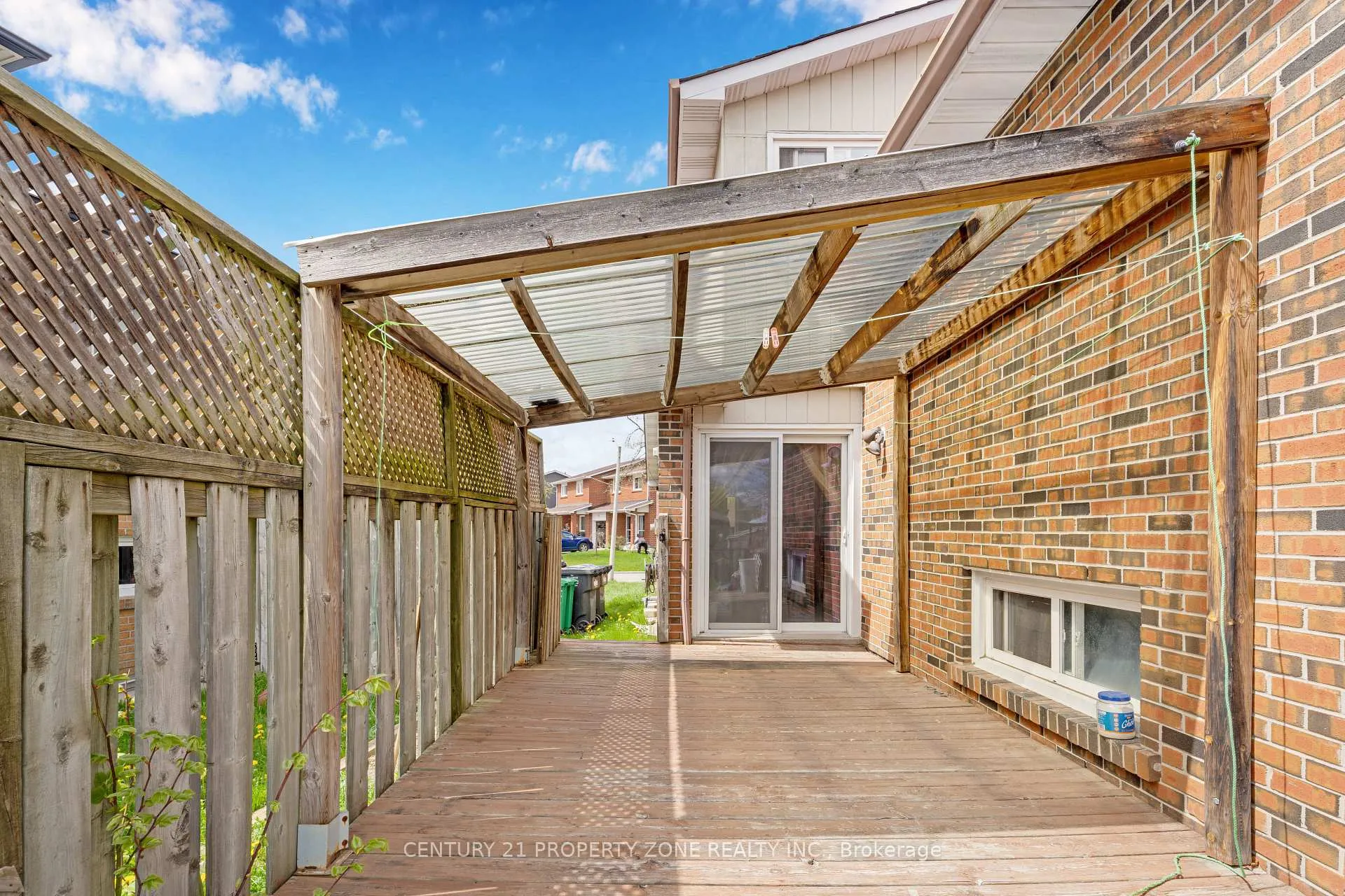 Photo 7 of 32 Lady Stewart Boulevard, Brampton, Westgate — HOMEH