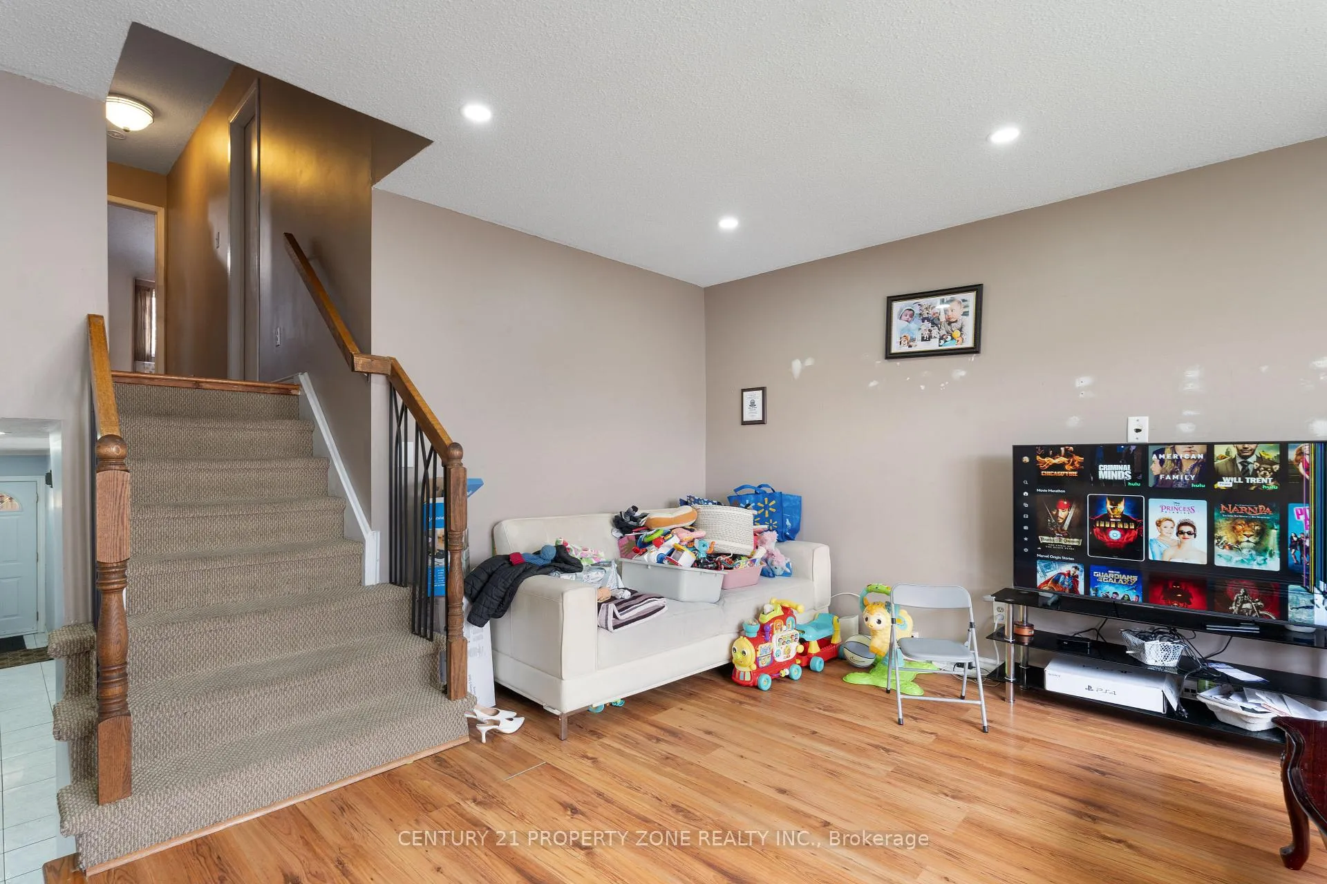 Photo 9 of 32 Lady Stewart Boulevard, Brampton, Westgate — HOMEH