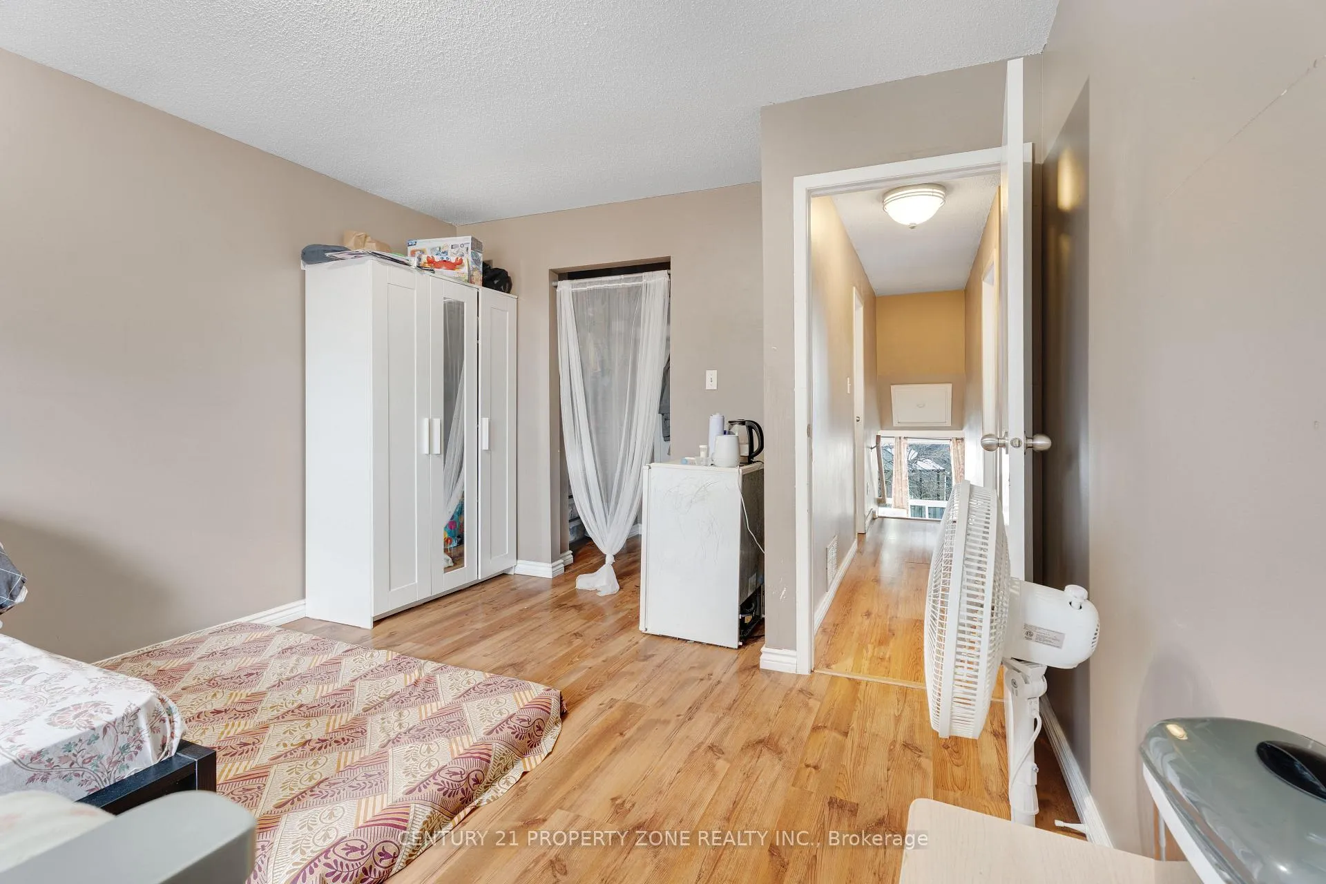 Photo 12 of 32 Lady Stewart Boulevard, Brampton, Westgate — HOMEH