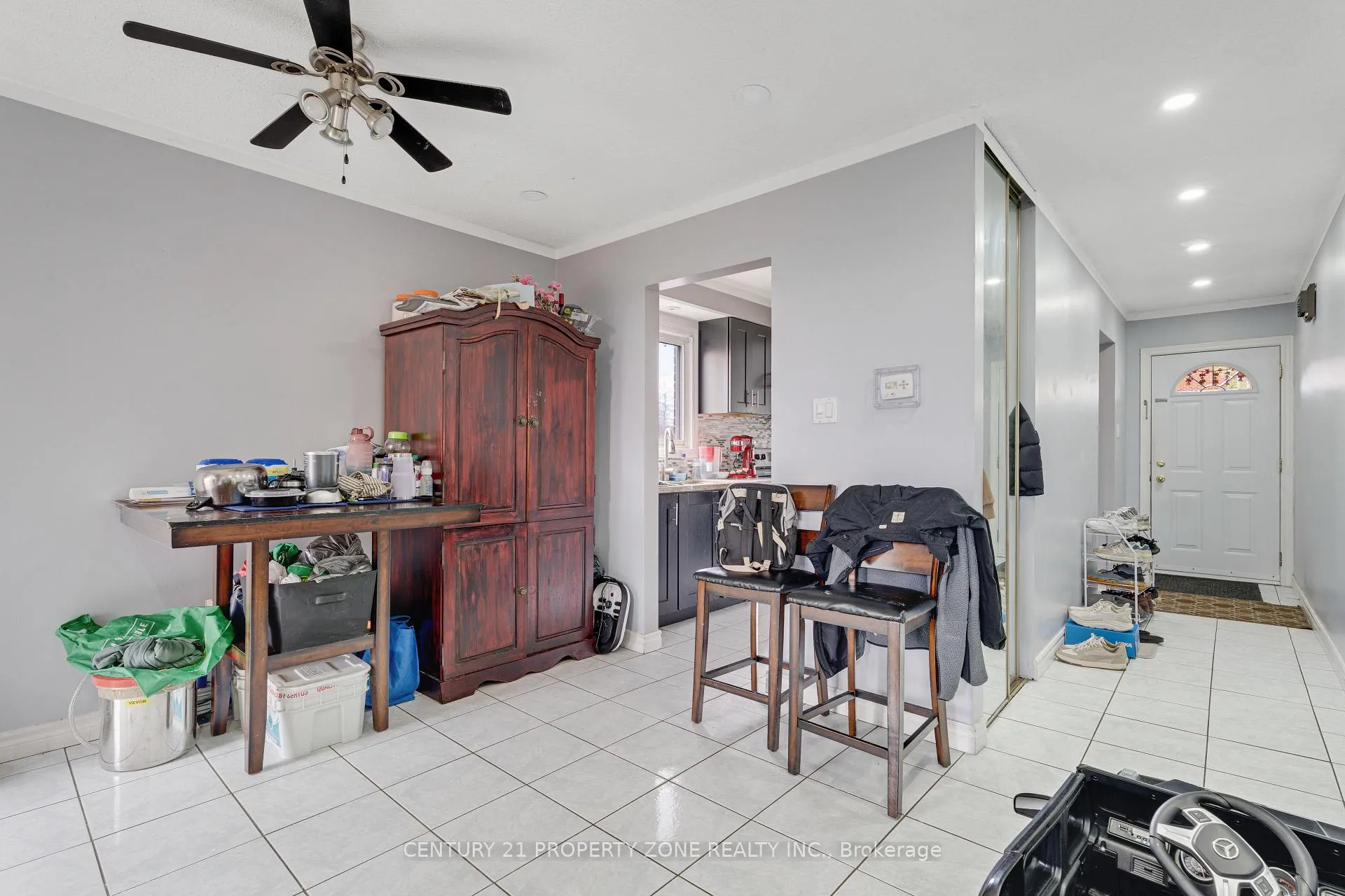 Photo 14 of 32 Lady Stewart Boulevard, Brampton, Westgate — HOMEH