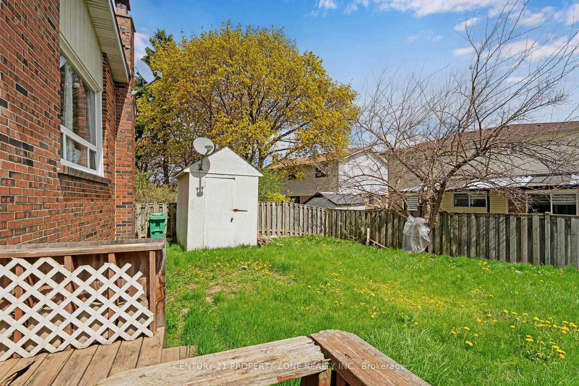 Photo 24 of 32 Lady Stewart Boulevard, Brampton, Westgate — HOMEH