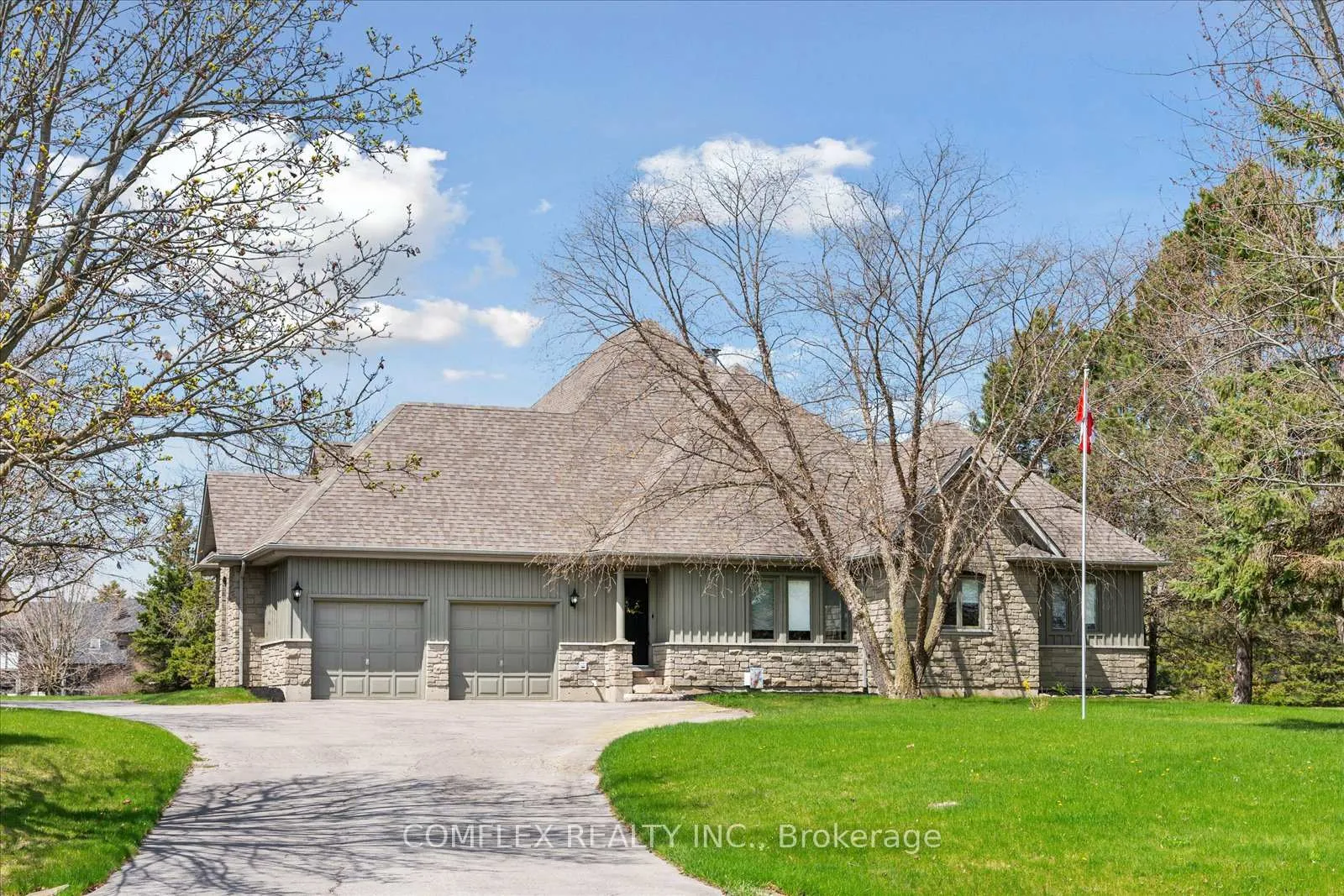Photo 5 of 2 Taunus Court, Clarington, Rural Clarington — HOMEH
