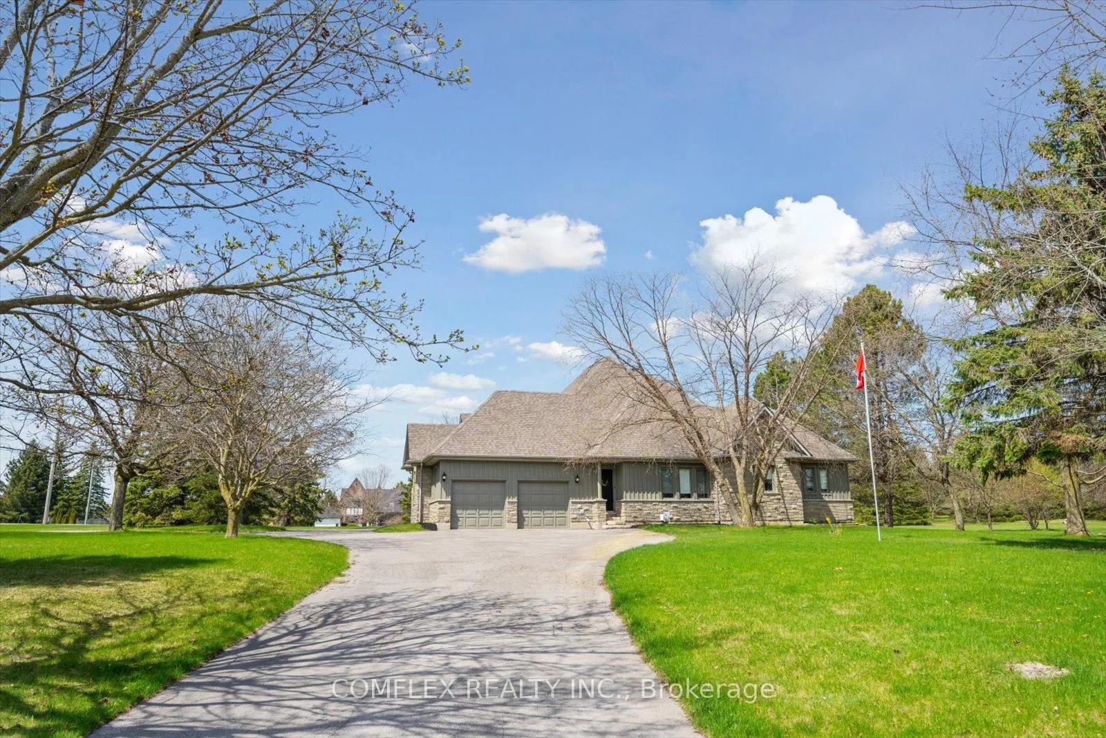Photo 6 of 2 Taunus Court, Clarington, Rural Clarington — HOMEH