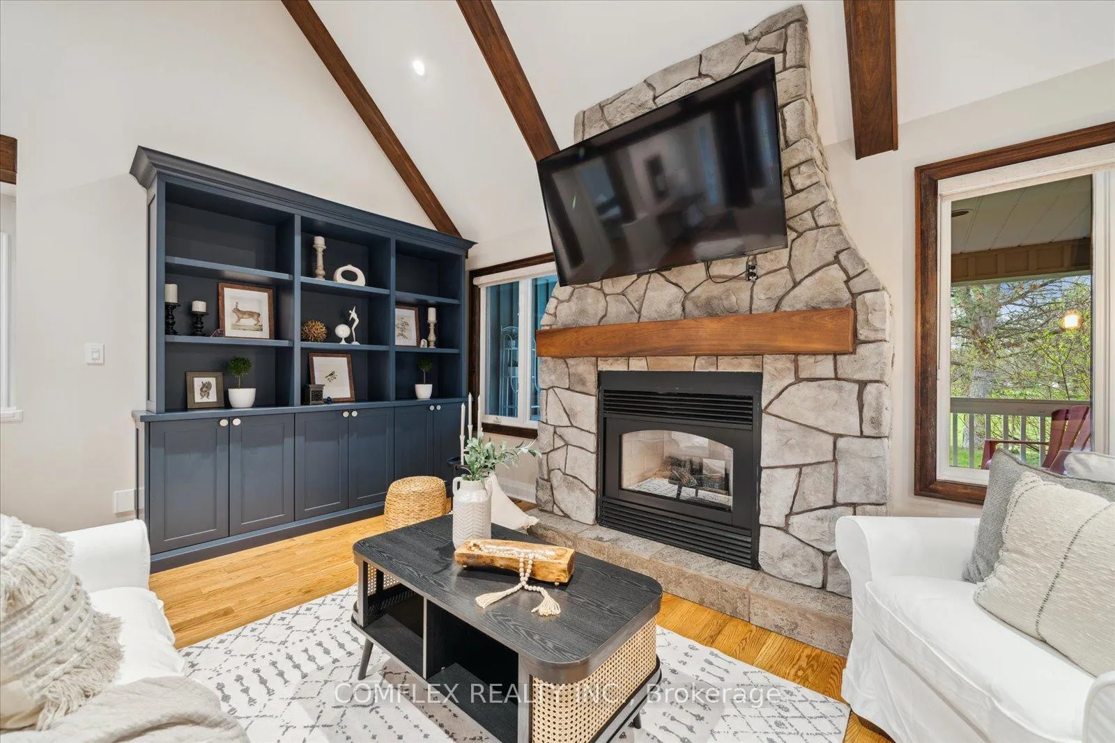 Photo 10 of 2 Taunus Court, Clarington, Rural Clarington — HOMEH