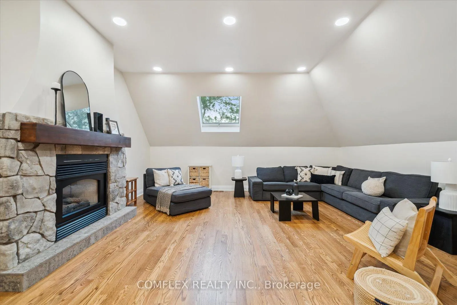 Photo 27 of 2 Taunus Court, Clarington, Rural Clarington — HOMEH