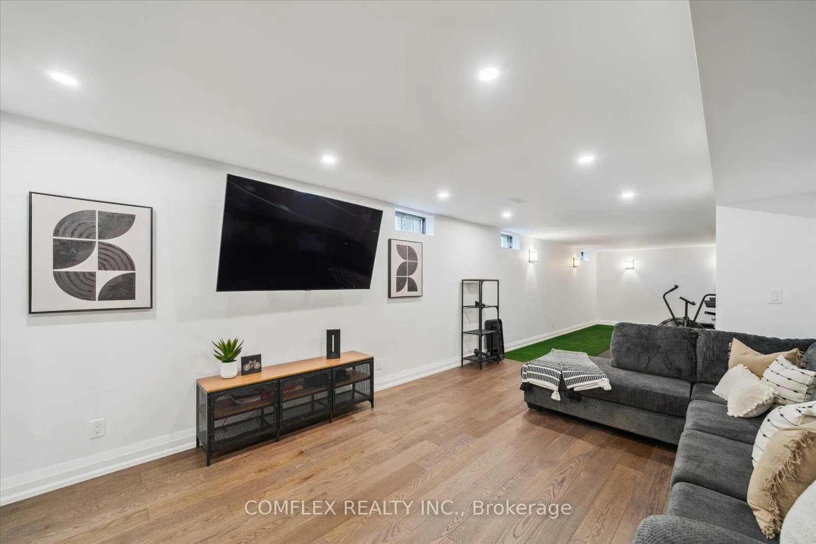 Photo 32 of 2 Taunus Court, Clarington, Rural Clarington — HOMEH
