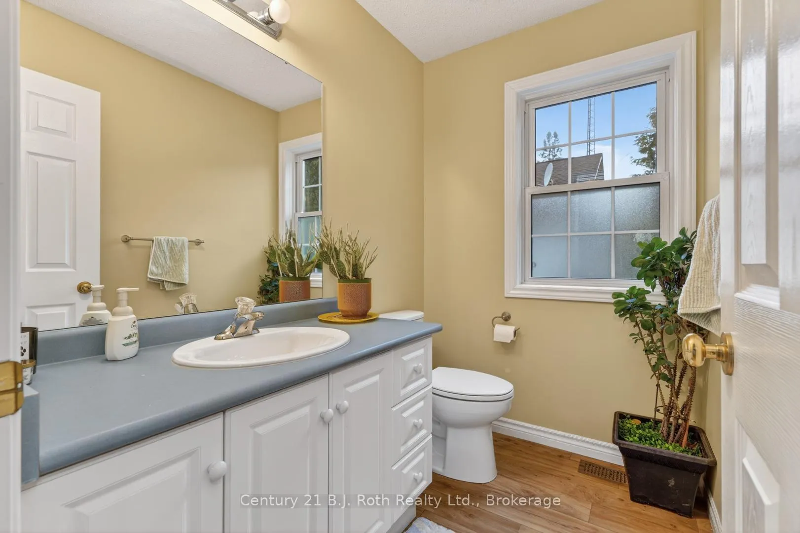 Photo 11 of 275 Hiram Street, Bracebridge, Macaulay — HOMEH